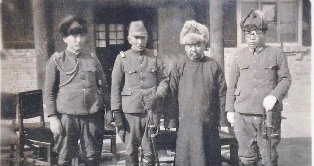 真实的谢文东:从抗联军长到土匪头子,被抓时正跪在庙前拜神祈祷