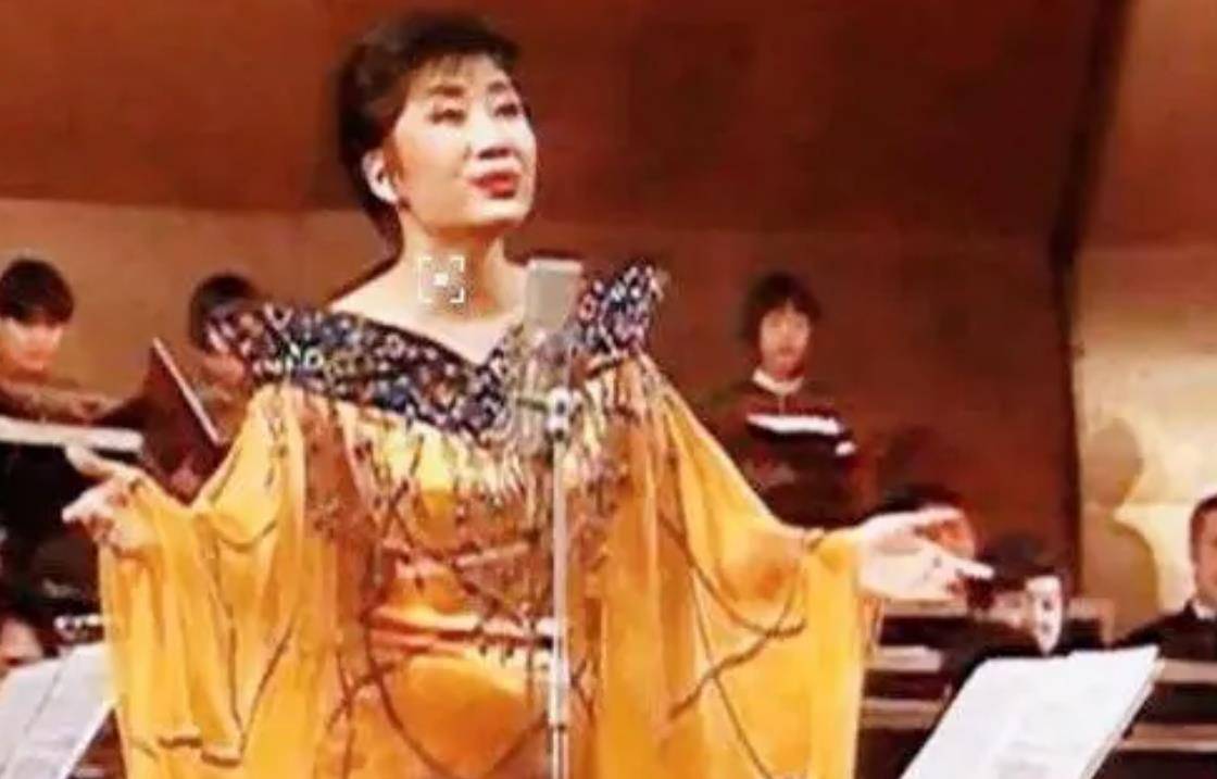 唱《青藏高原》的李娜,在97年突然剃度出家,其中有何猫腻?