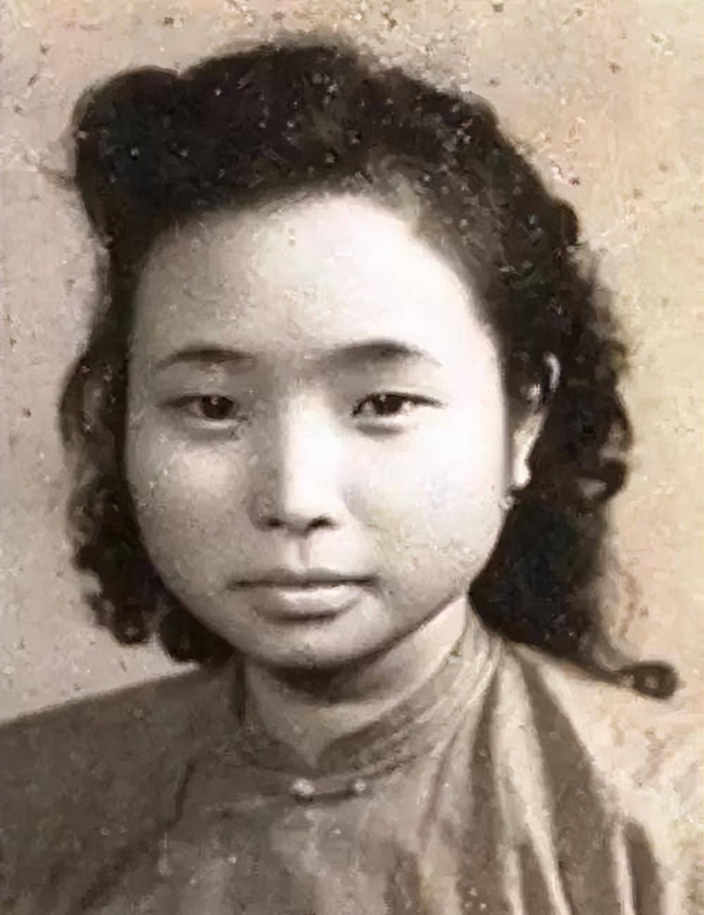 一部红色长篇小说《红岩》横空出世,瞬间轰动全国,其主人公江姐及其