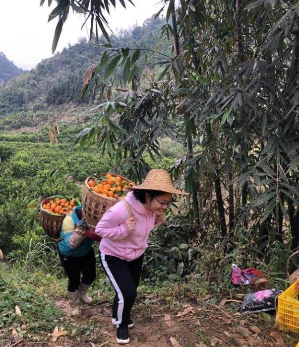 感动中国扶贫人物图片