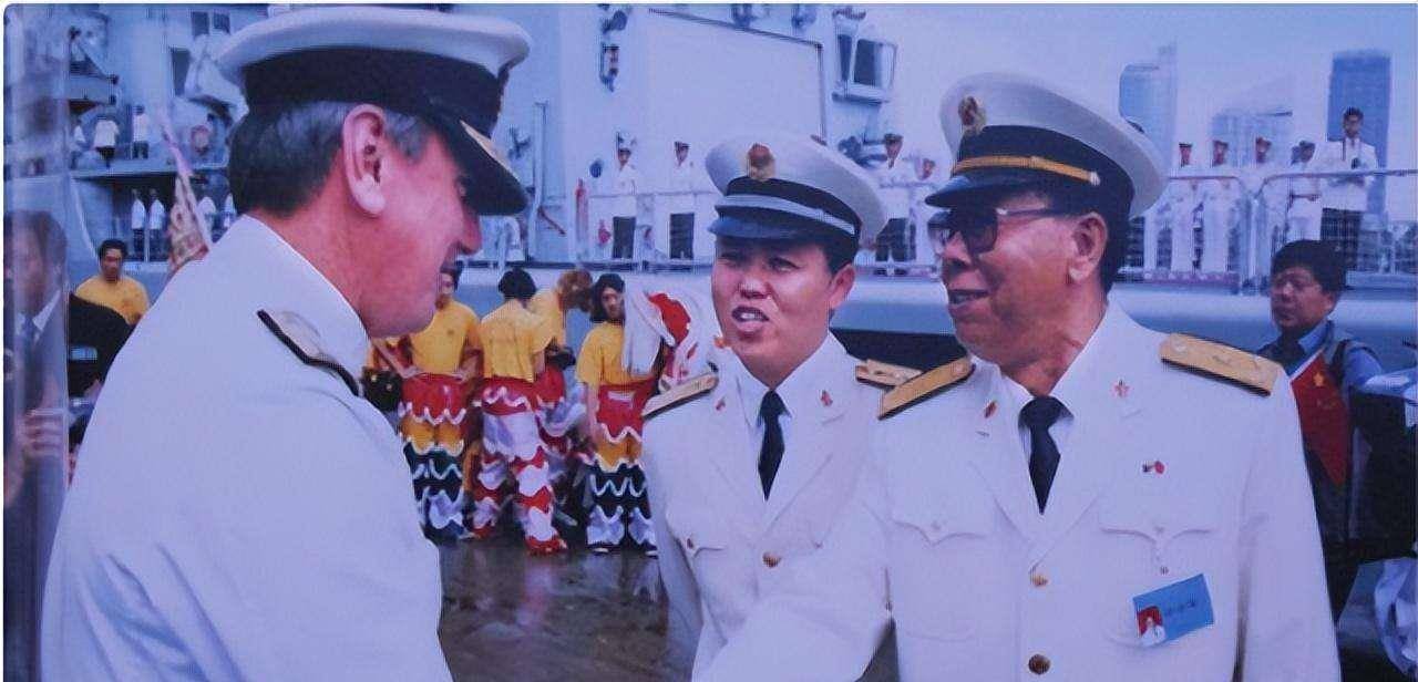 了,他告诉领导:"这次不用考虑我,基地陈副司令(陈志峰)年龄比我大一岁