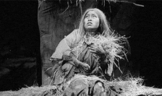 现实版白毛女,独居深山30年,被恶人欺负生2子皆夭折,白发苍苍