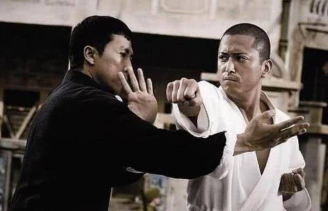 现实中的叶问,武术界扛把子,名满天下,却未曾有过一次擂台记录_李小龙