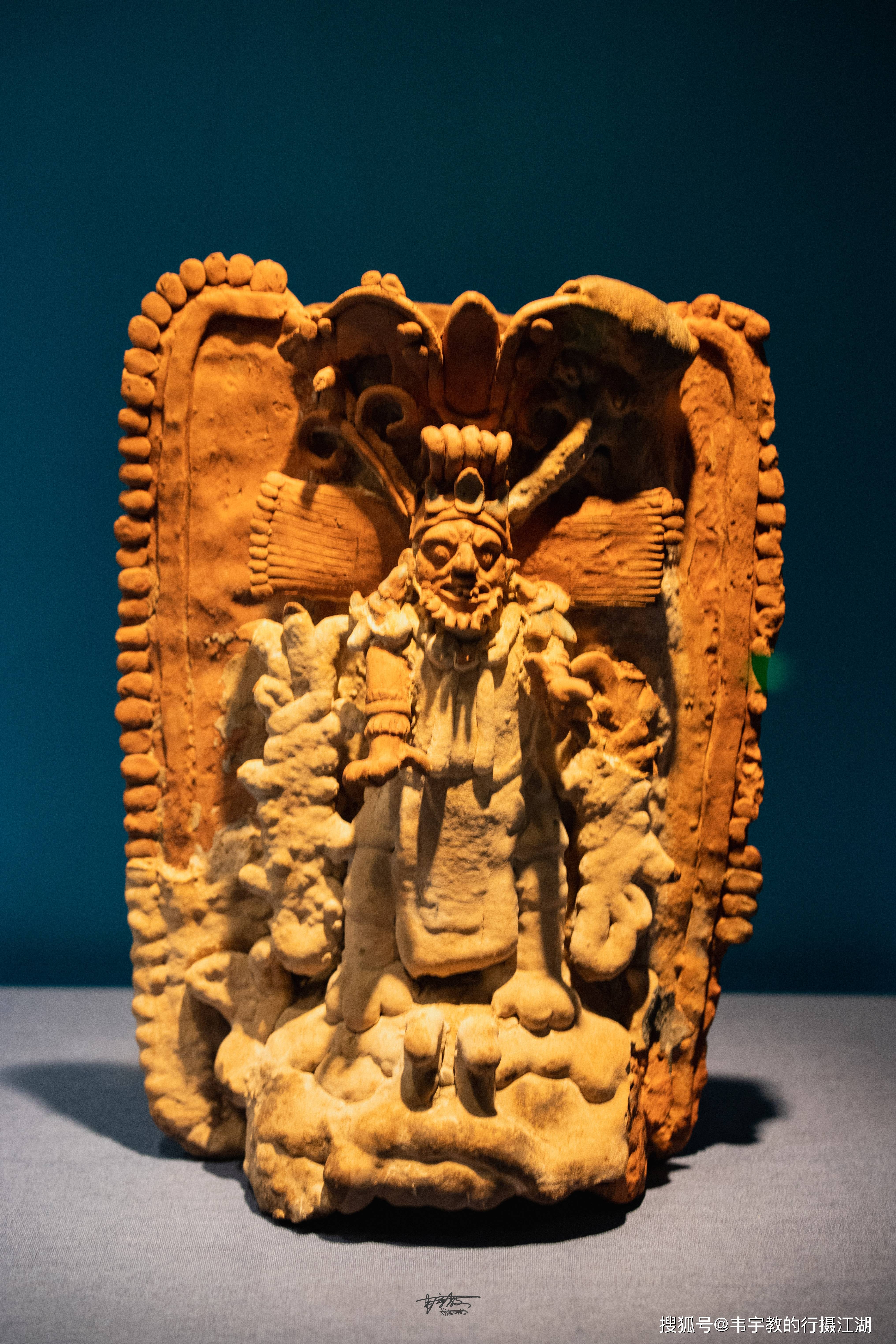 展出了多件彰显阿兹特克文明的文物精品,内容涉及神灵祭祀,建筑,农业