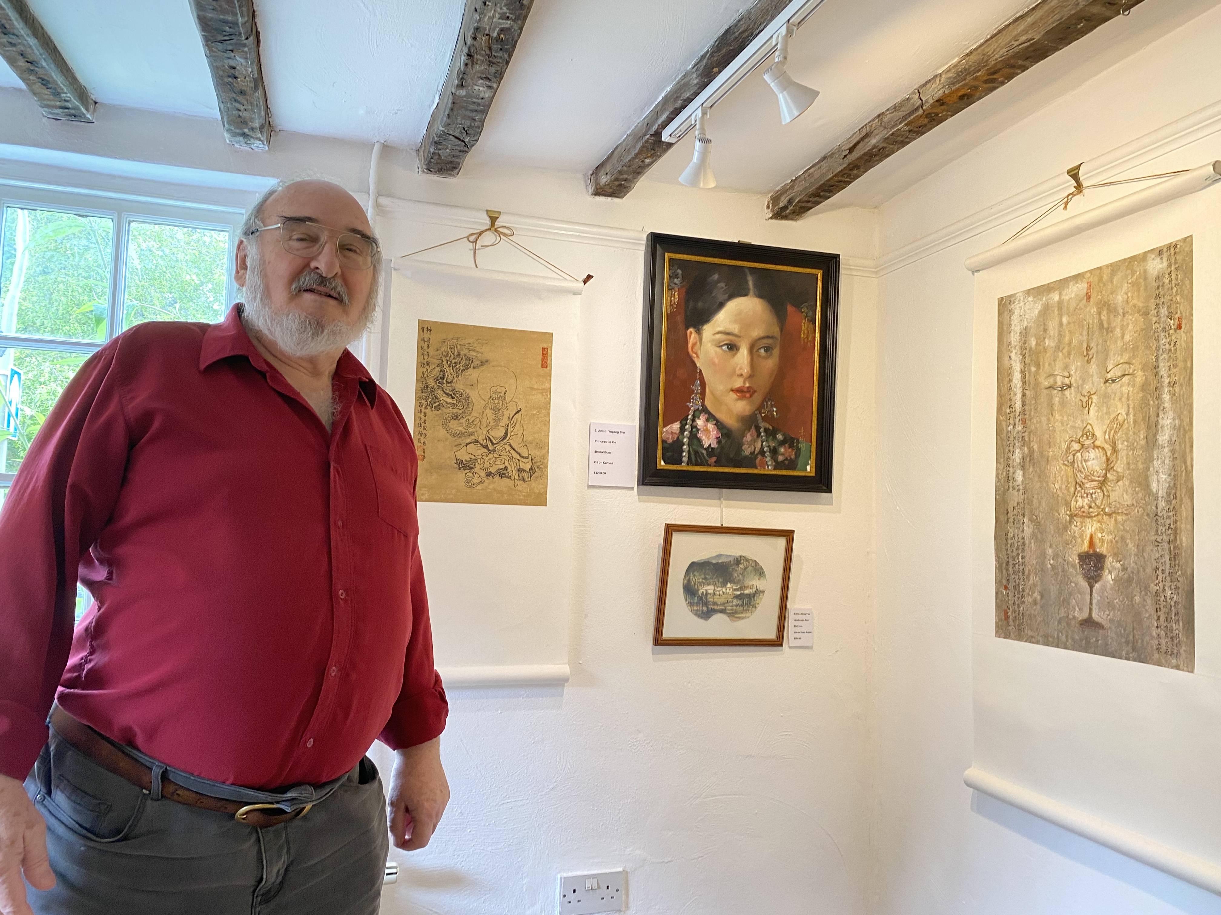 参展邀请函图:李静 文:杨松涛图1:参展邀请函;图2:策展人:chris