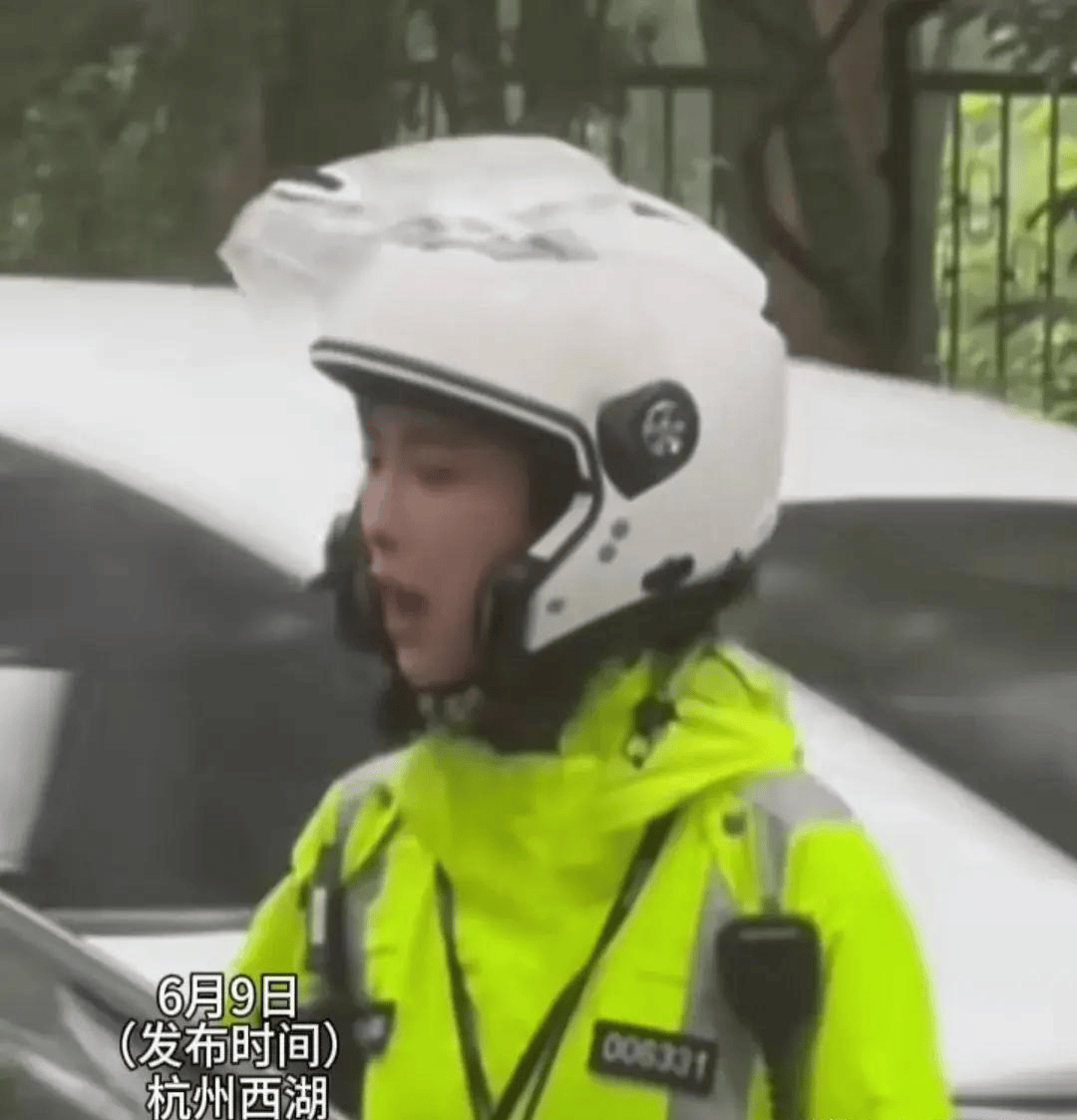 杭州奶凶奶凶的女交警又登上热搜,网友评论区沦陷了!