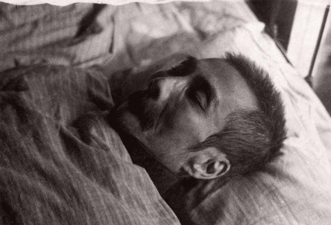 鲁迅去世当天制作石膏遗容,不料粘下20根胡须,如今成一级文物!