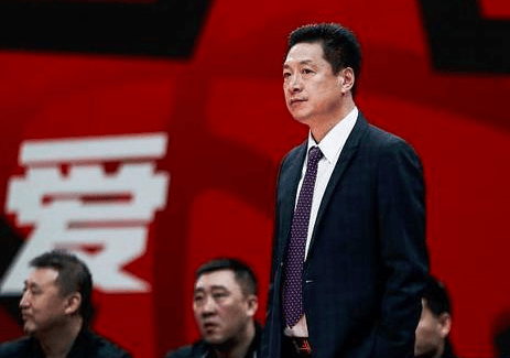 李春江借鉴李楠!2个冠军教头的交接,cba江湖的人情世故