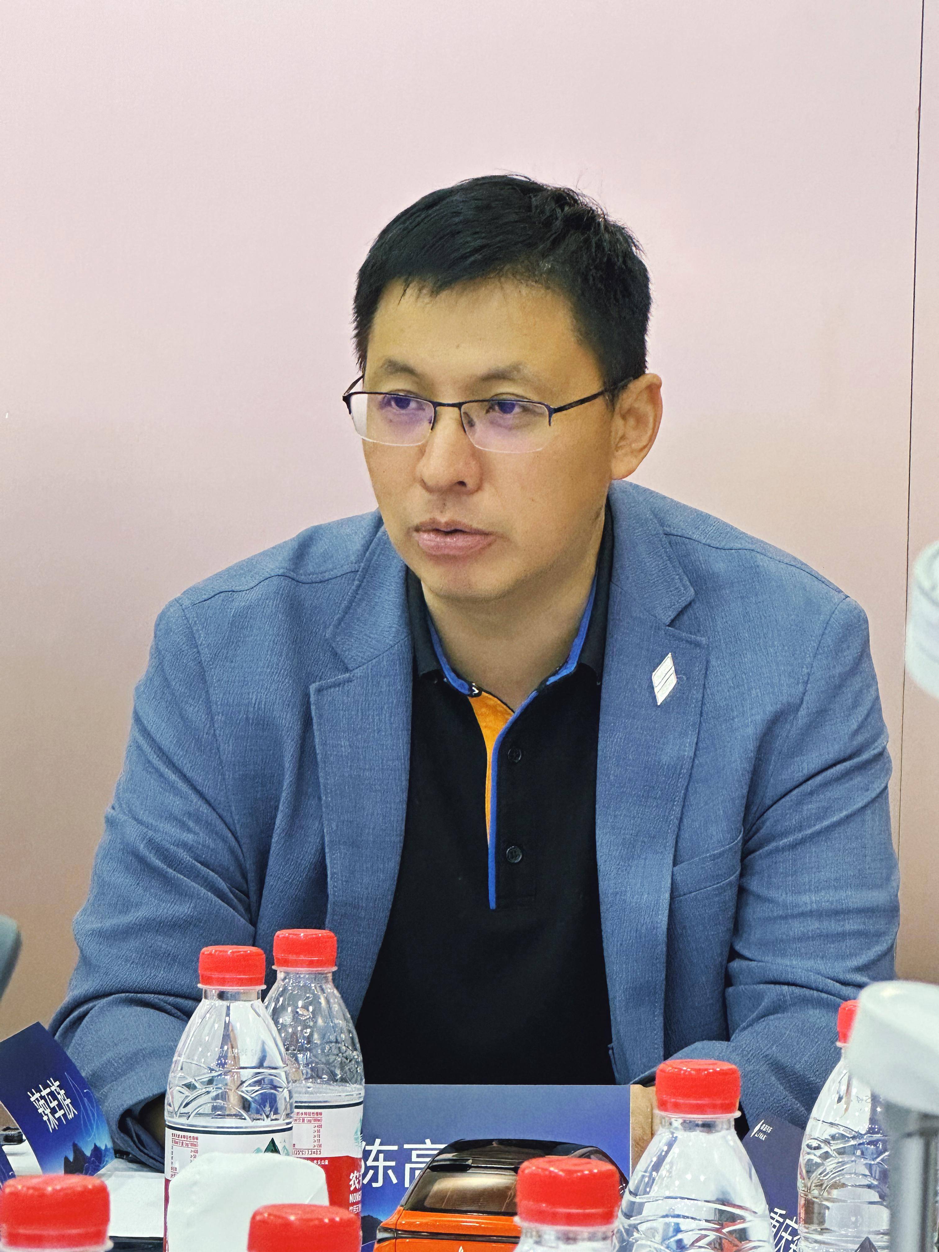 向睿蓝汽车销售公司副总经理陈高旭进行了专访