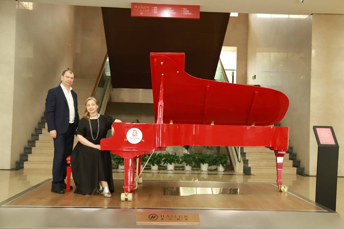 聚焦海伦丨俄罗斯钢琴家塔季阿娜·根纳季耶芙娜·斯维斯图诺娃一行到