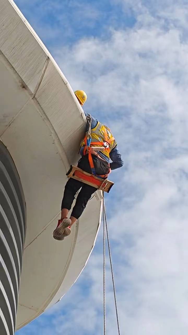 上海外墙出檐口多蜘蛛人吊绳作业