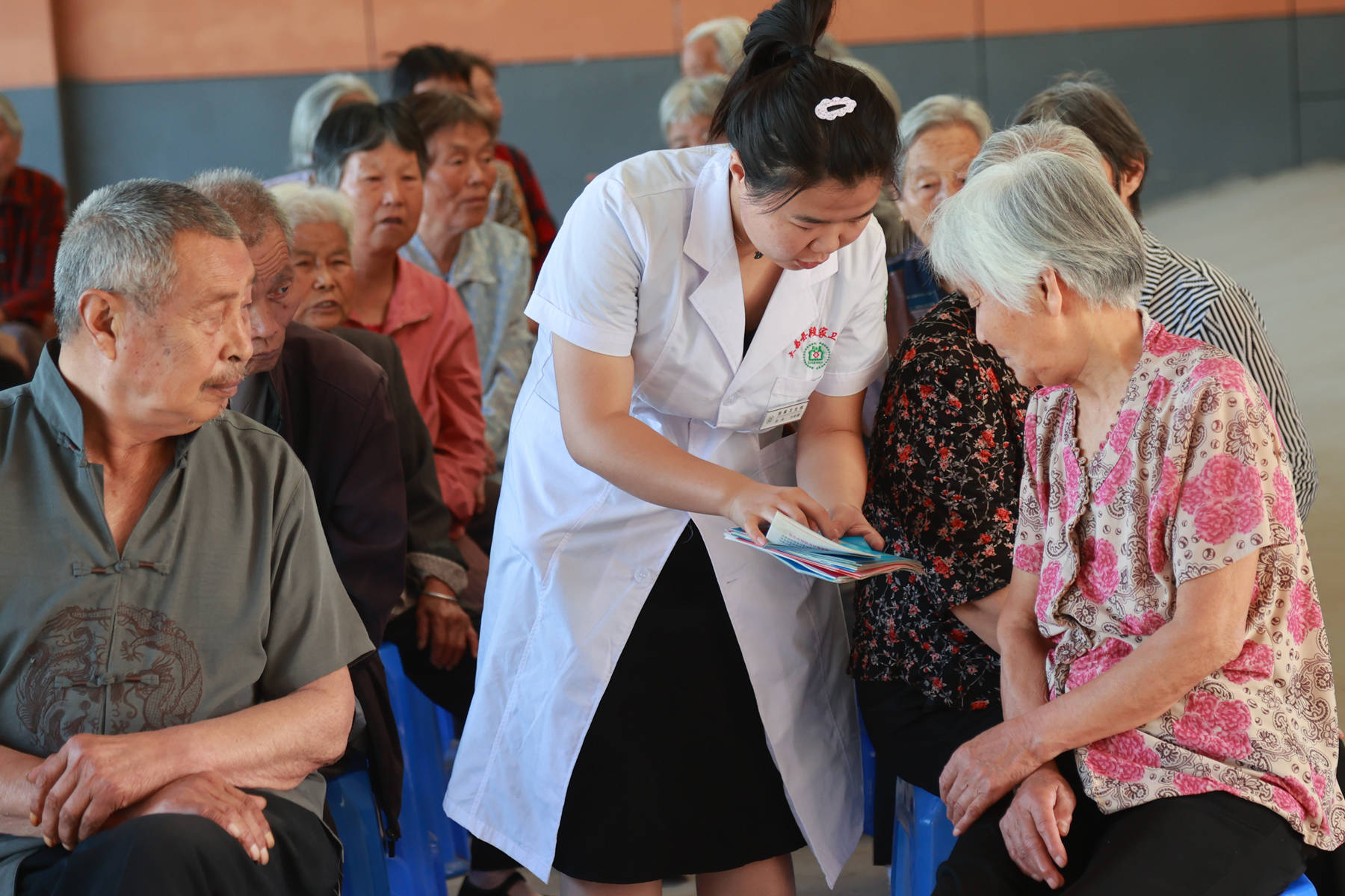 大荔县段家卫生院开展对辖区2千余名65岁以上老年人免费体检