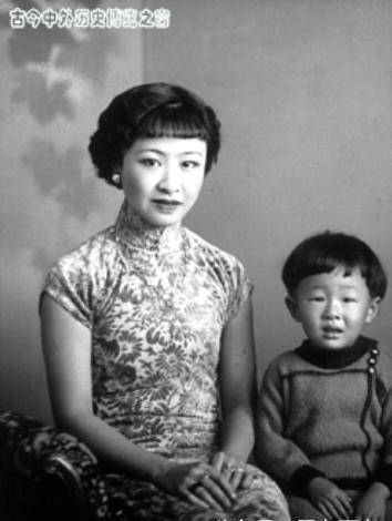 润麒在逃亡途中下落不明1933,韫颖回新京探亲,此后坚决不肯回日本
