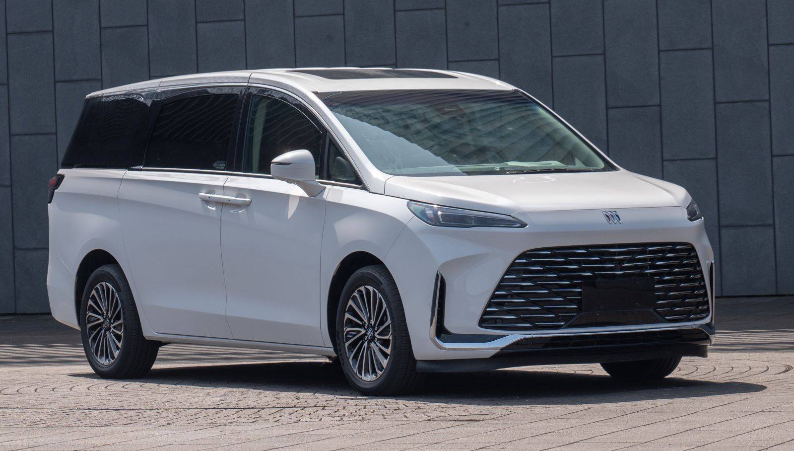 ls支持适配17英寸轮辋(225/60 r17轮胎),18英寸轮辋(225/55 r18轮胎