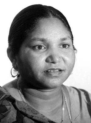 印度女匪王普兰戴维11岁被性侵,18岁屠杀全村男人,比想象中更狠