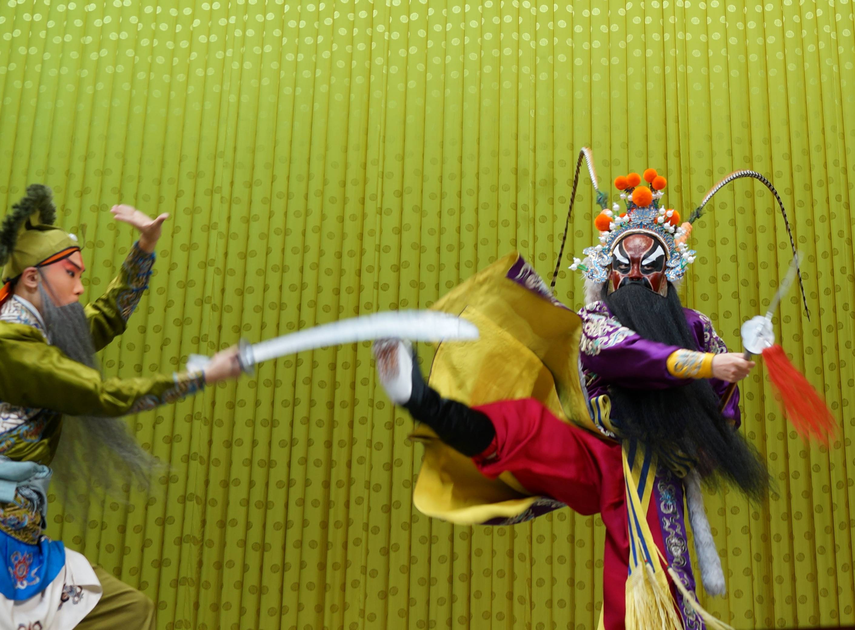 京剧《花蝴蝶》,这一招一式的精彩武打