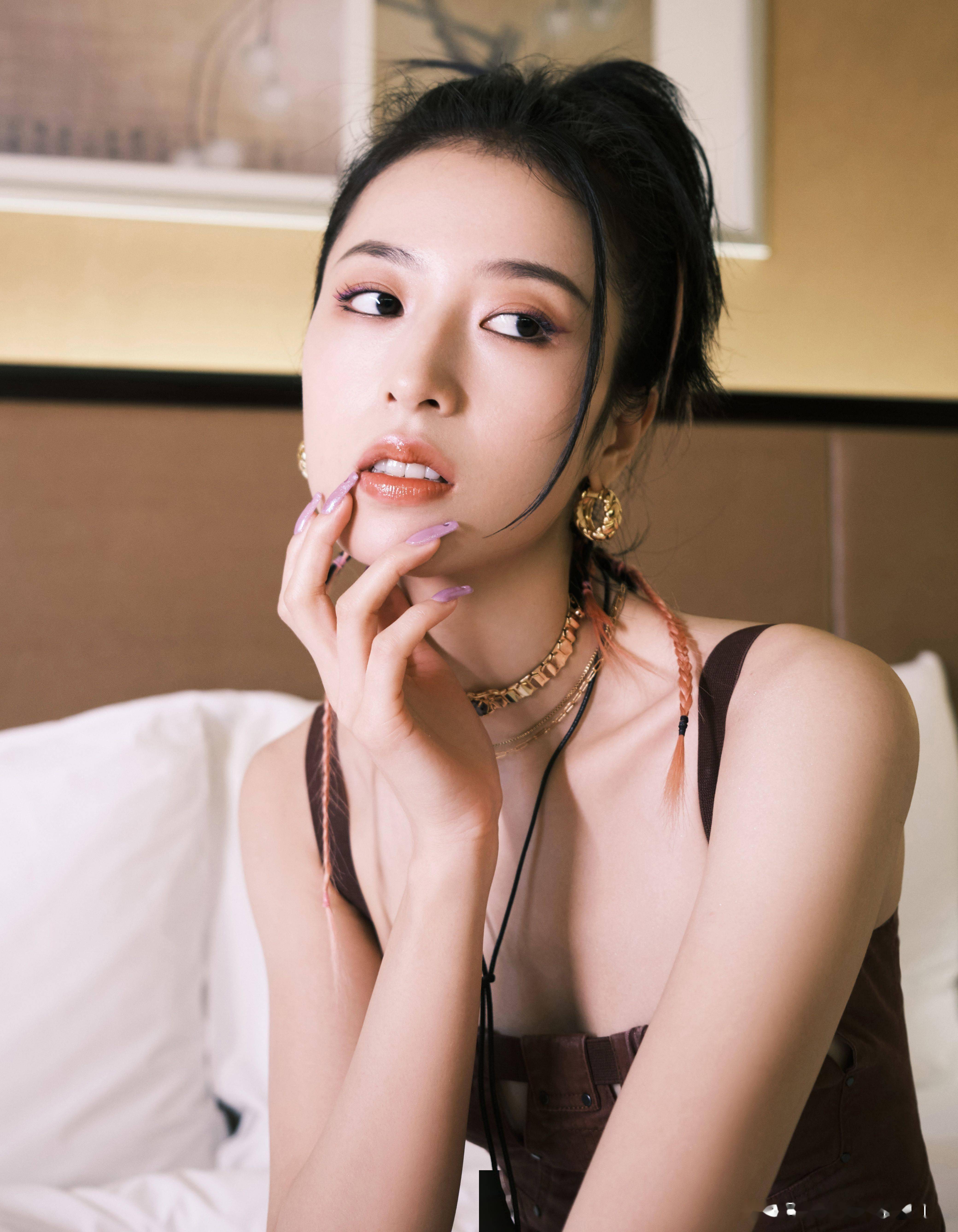 周雨彤的顶级颜值和身材,你心动了吗?