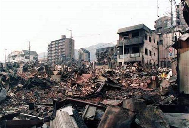 汶川地震都江堰损毁图片