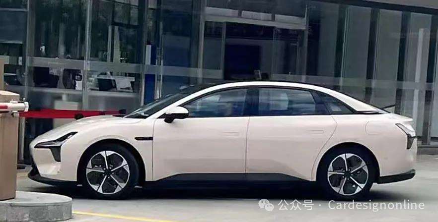 或将于6月发布小鹏梦娜M03实车曝光_搜狐汽车_ Sohu.com。