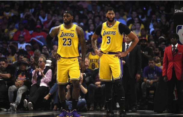 詹姆斯和戴维斯要求湖人队增加另一位明星球员