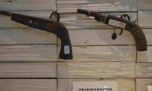 "双枪老太婆"原型邓惠中,45岁去世,女儿邓叶芸回忆:枪法一般