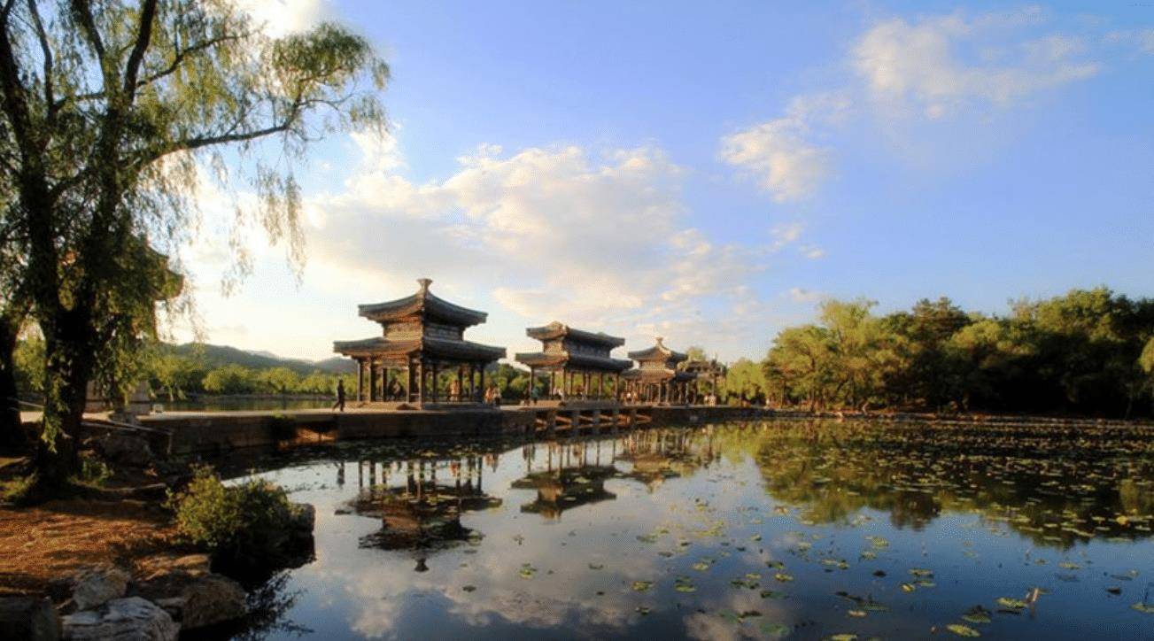 清朝花了89年才修建完避暑山庄,真的是避暑这么简单吗?并不是