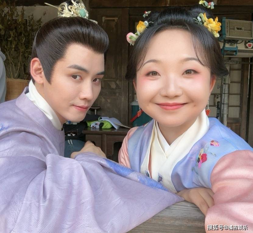 原创            李嘉琦发文告别芬芳喜事，疑惑李嘉琦是谁？小辣子短剧每次杀青-李嘉琪的小助手有哪些