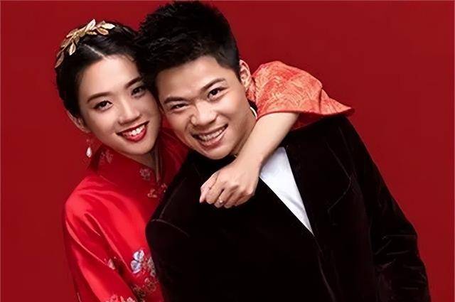 飞人苏炳添近况:为妻子庆生拍2人合体照,32岁娇妻靓丽如大学生