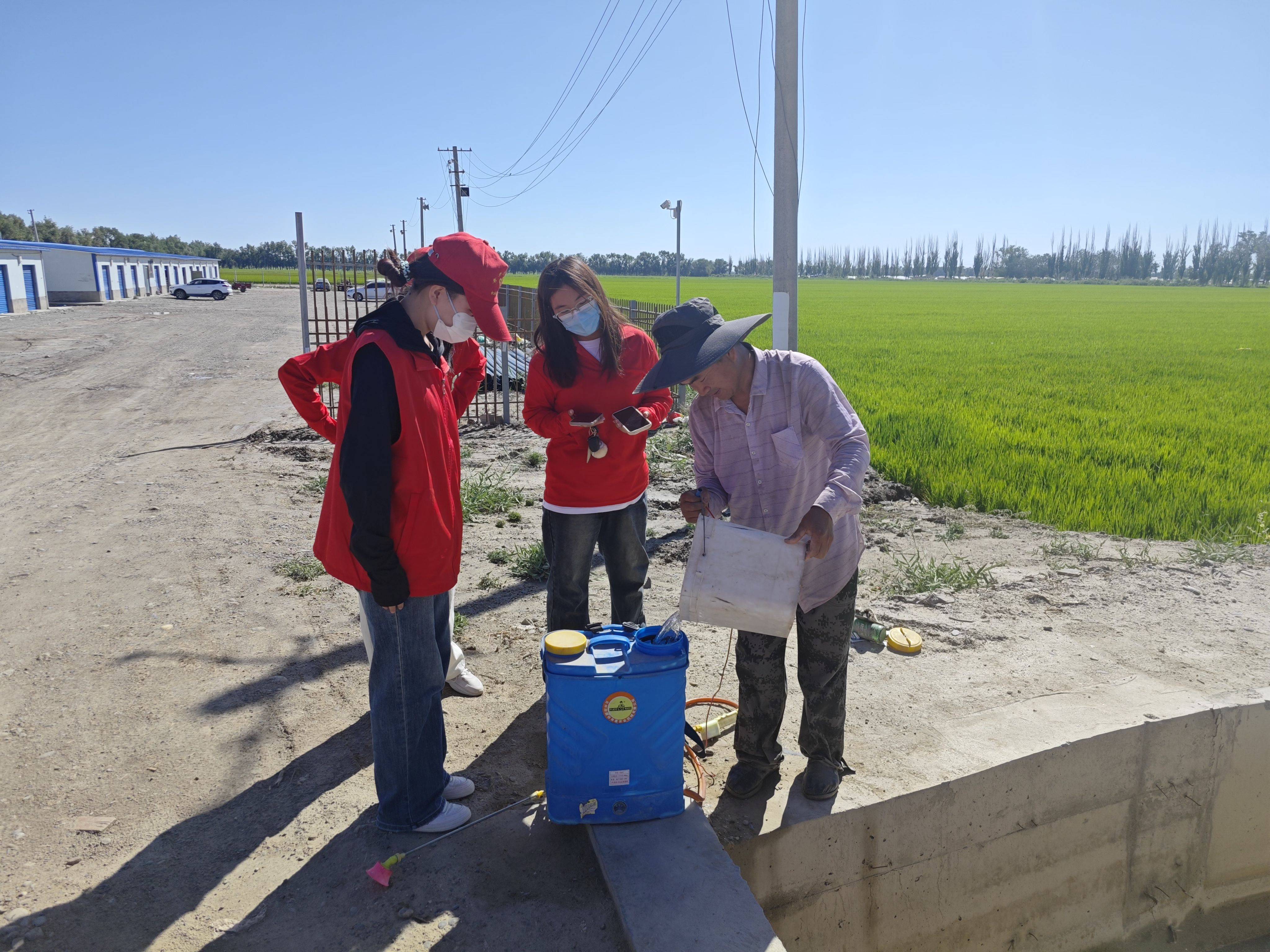 三下乡|田间采访知民情 乡村振兴在路上