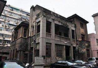 他本是名门贵族,四大家族之一,后却被老蒋降职成为普通人