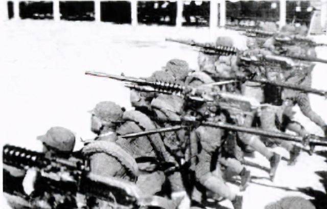 回顾:这支部队的兵力高达十万人,为何一个军的番号,能有十几个旅?