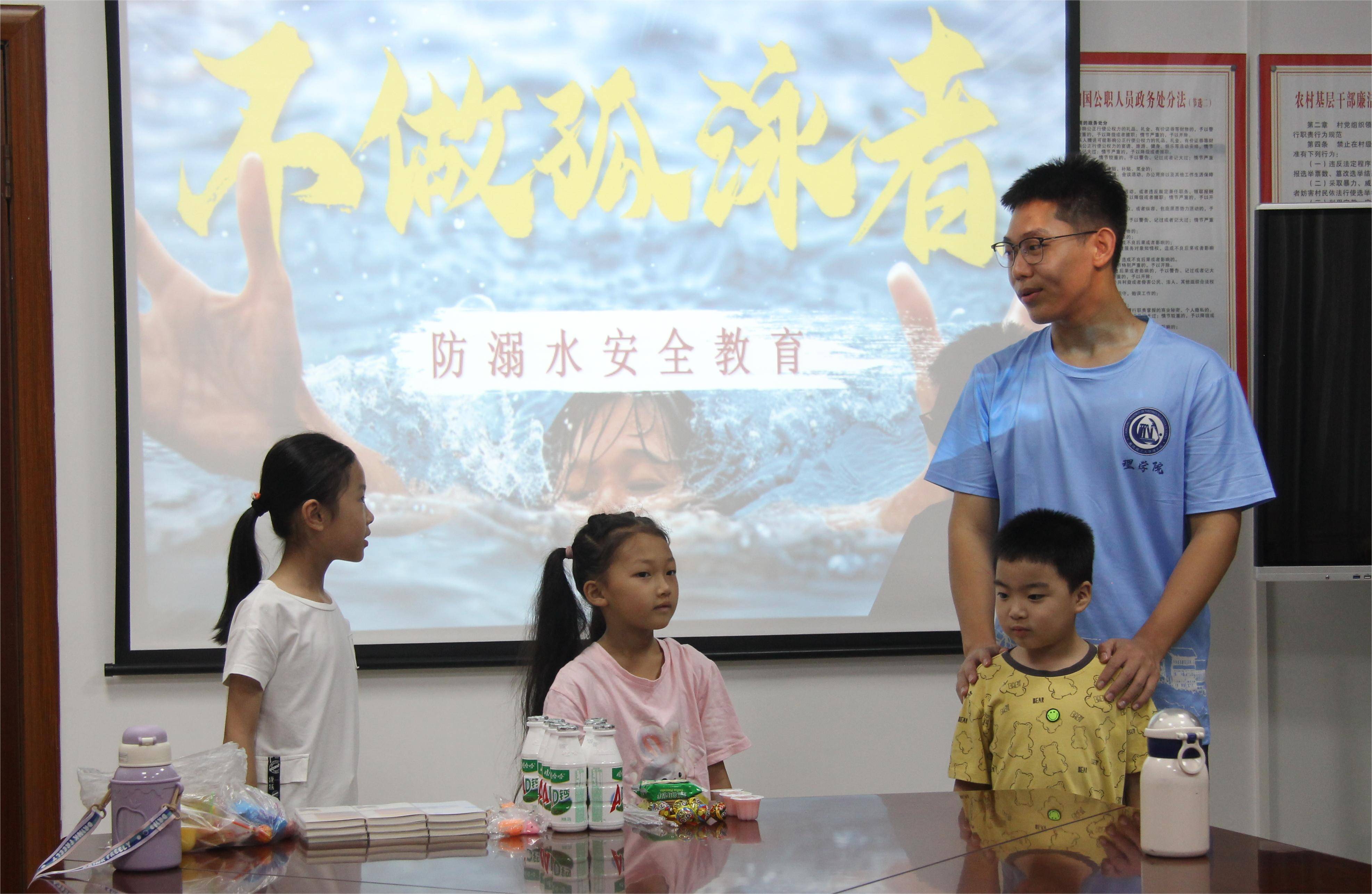 通讯员 何斯奇 摄以青年担当助力乡村教育普惠发展,以青年之志投身