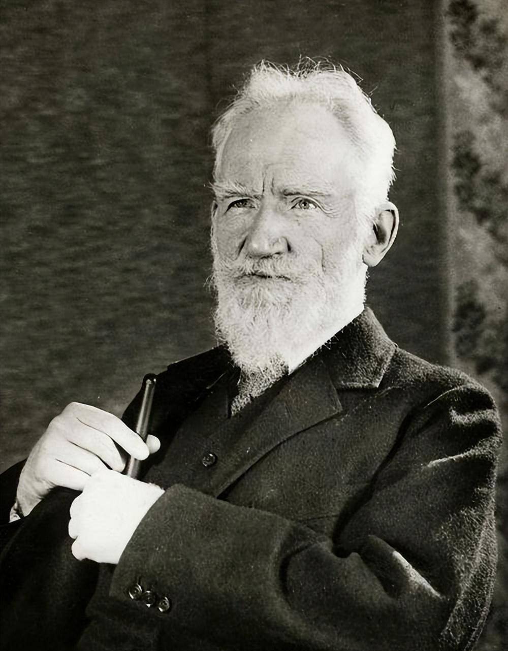 萧伯纳:戏剧界的激情先驱与社会观察家