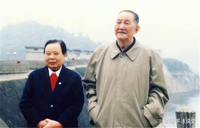 他是中国唯一"六星上将",妻子现今100岁,儿子一省长一少将
