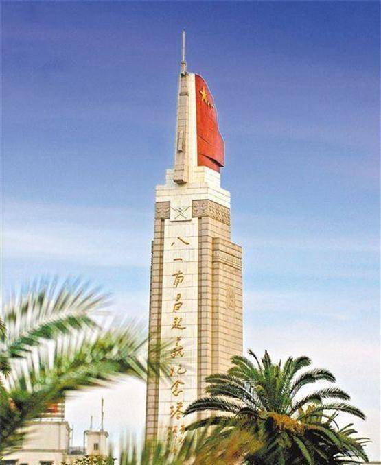 郭沫若参加南昌起义遇险记,途中火车站被一群散兵抢劫,差点牺牲