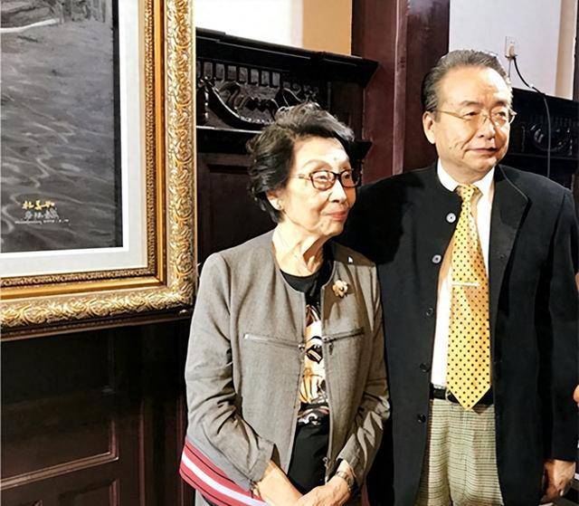 在外漂泊半生,71岁回上海老宅,发现门匾中有惊喜_杜美如_姚玉兰_女儿