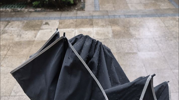 日全时智能电动伞：科技与便捷的完美融合