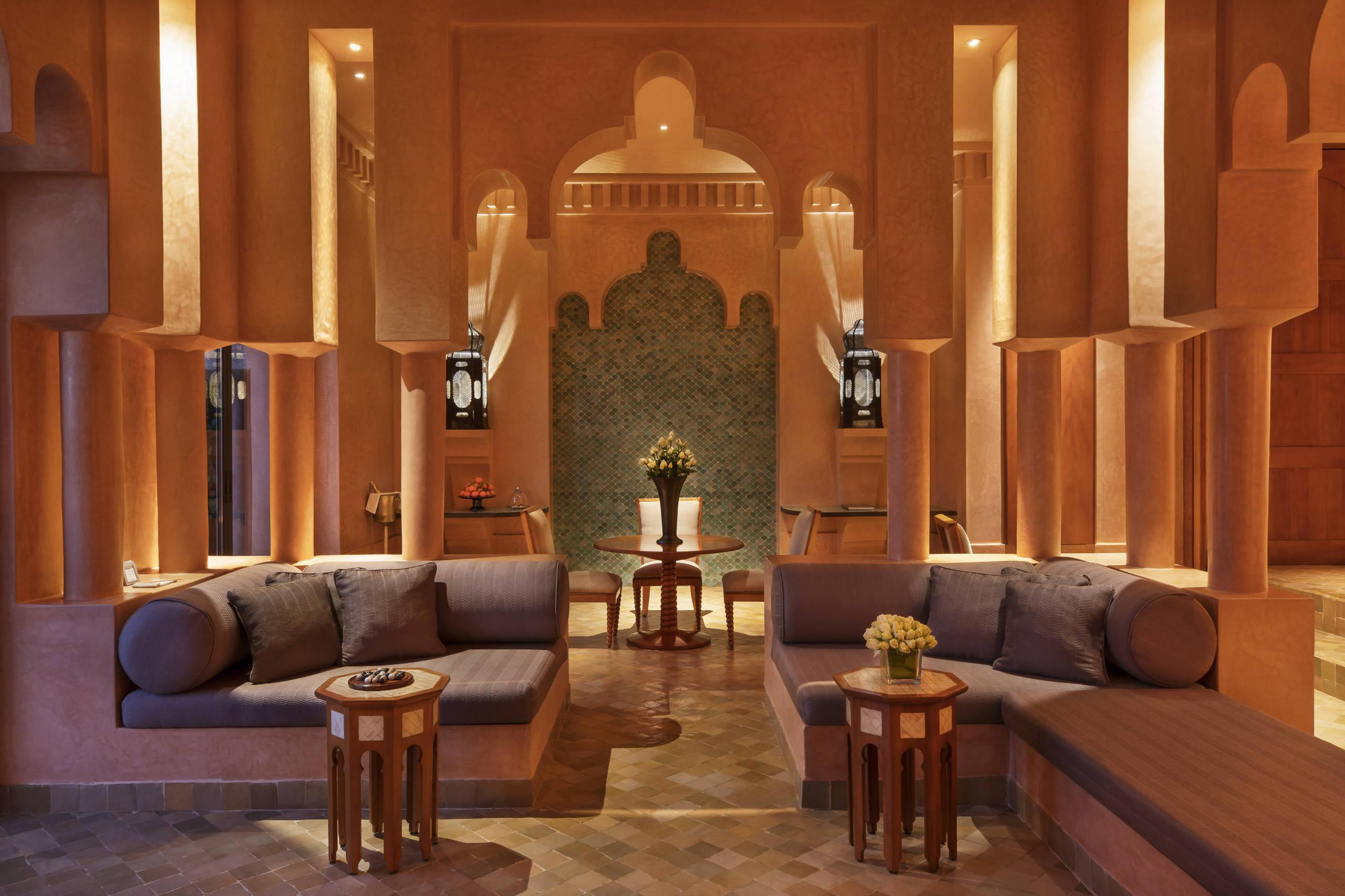 安缦珍纳酒店位于棕榈树和橄榄林环绕之中,毗邻著名的红城马拉喀什,为