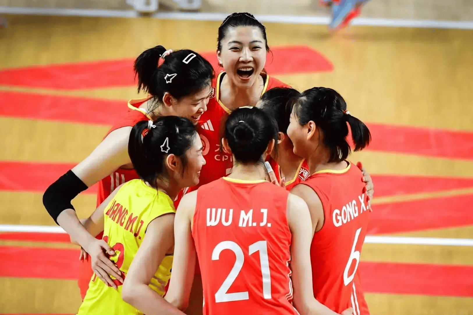 新华社巴黎奥运中国女排前瞻 回顾东京左右比赛胜负球员得分发球榜