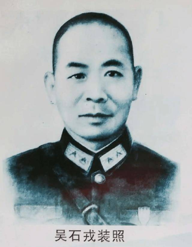 1950年红色女特工台湾被捕,吞下金手镯寻死,蒋介石:必须救活她