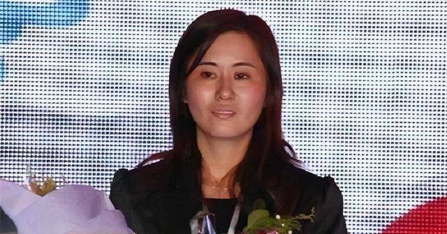 08年上海富豪跳楼身亡妻子继承70亿遗产,14年赚310亿,至今单身