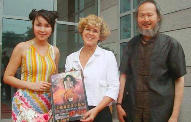 让17岁女儿做模特,还要求"6年内不准她谈恋爱"_李壮平_李勤_画作