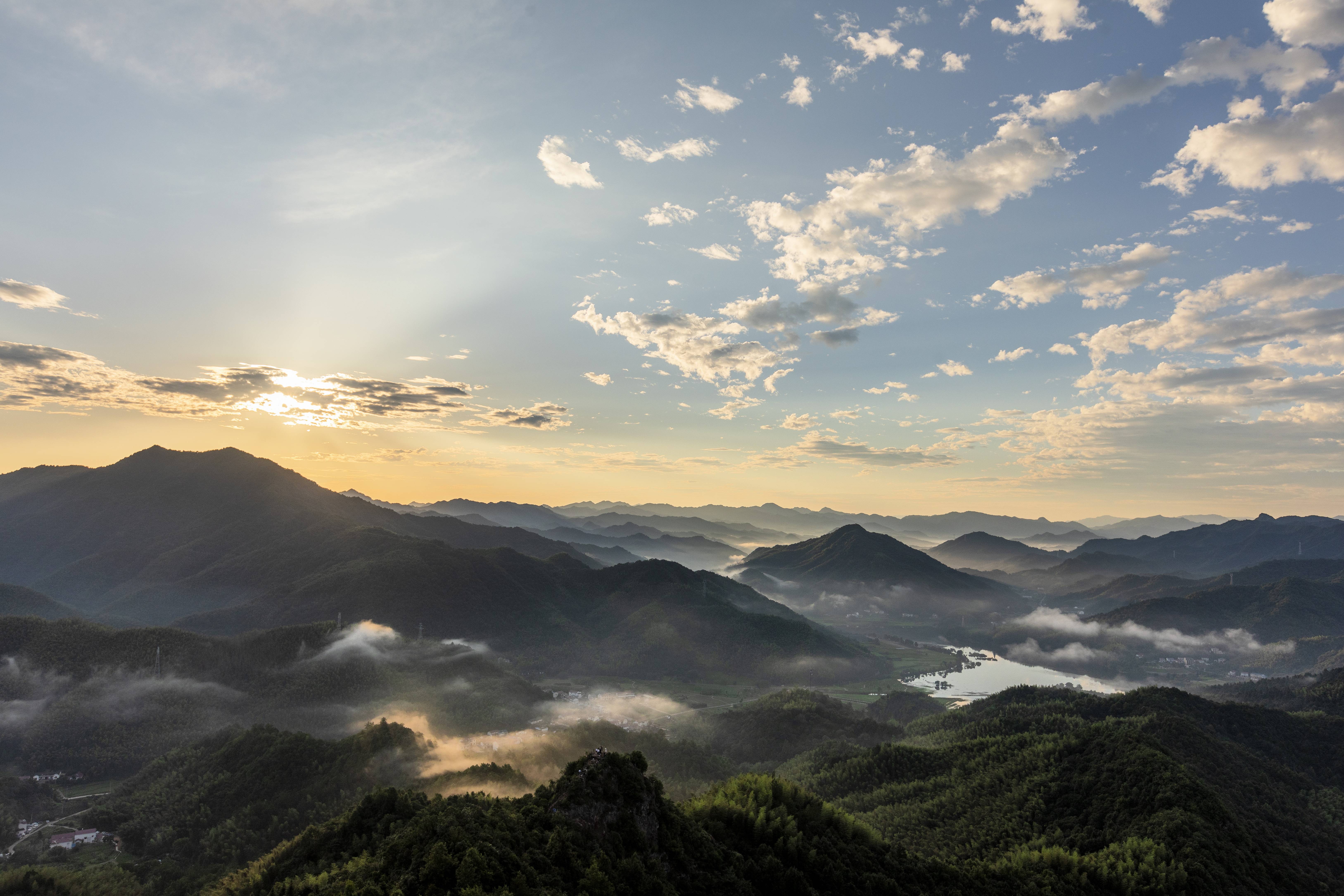 屋脊山山水画卷
