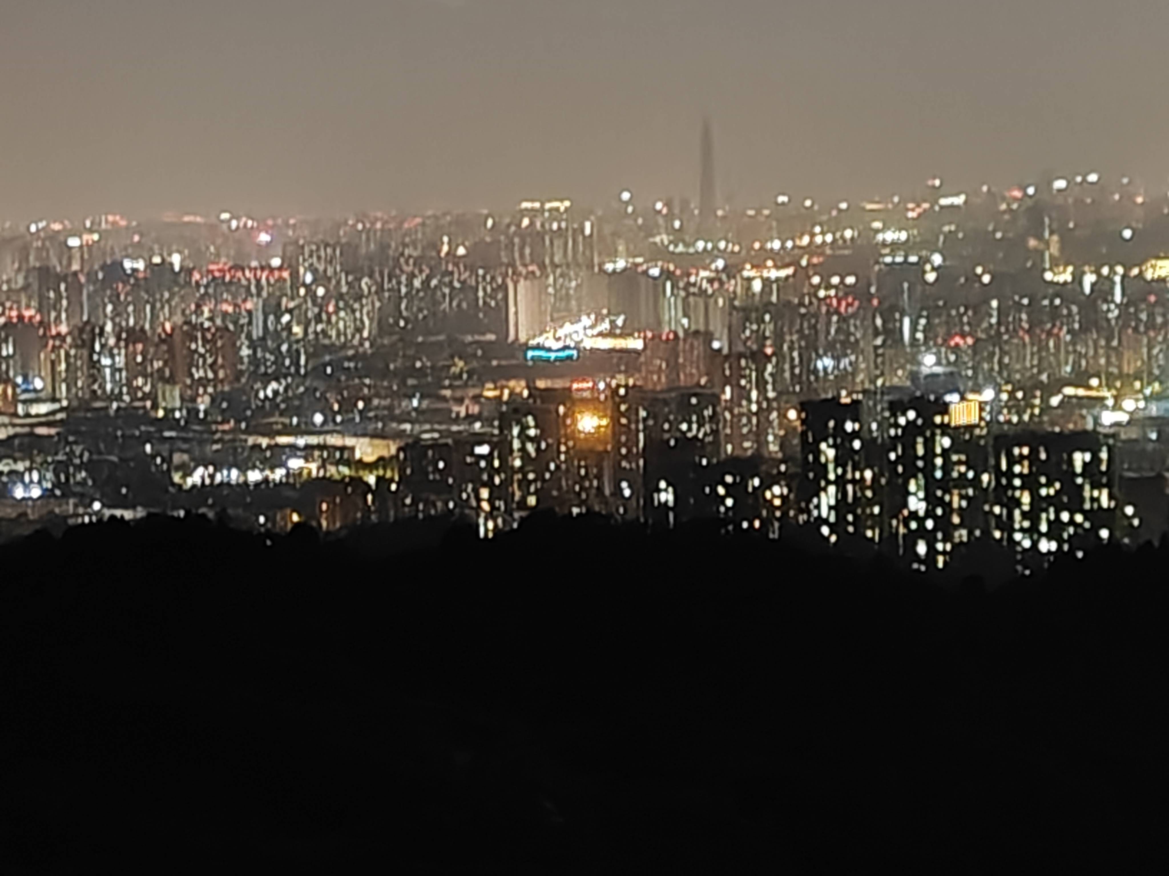 龙泉山夜景图片