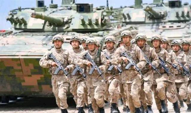 解放军,看看后面的装甲车从负责区域来说,武警总部负责全国武警部队的