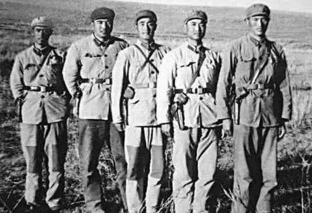 他是老虎团团长,四平战役打出"攻坚老虎"威名,战功赫赫授少将