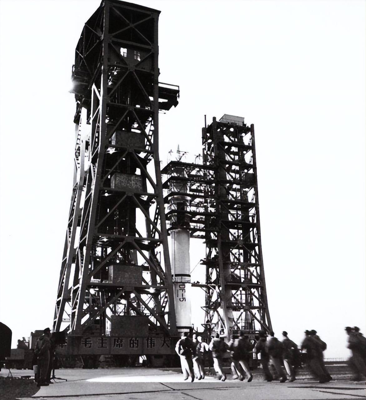 1982年,张爱萍在海军基地搞核潜艇试验,失败后说:责任我来承担_导弹