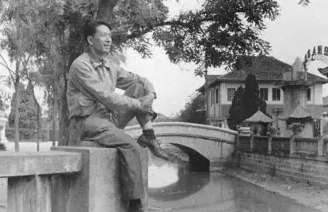 冯喆49岁自杀,妻子对他忏悔,死后却不愿与他合葬_张光茹_话剧表演