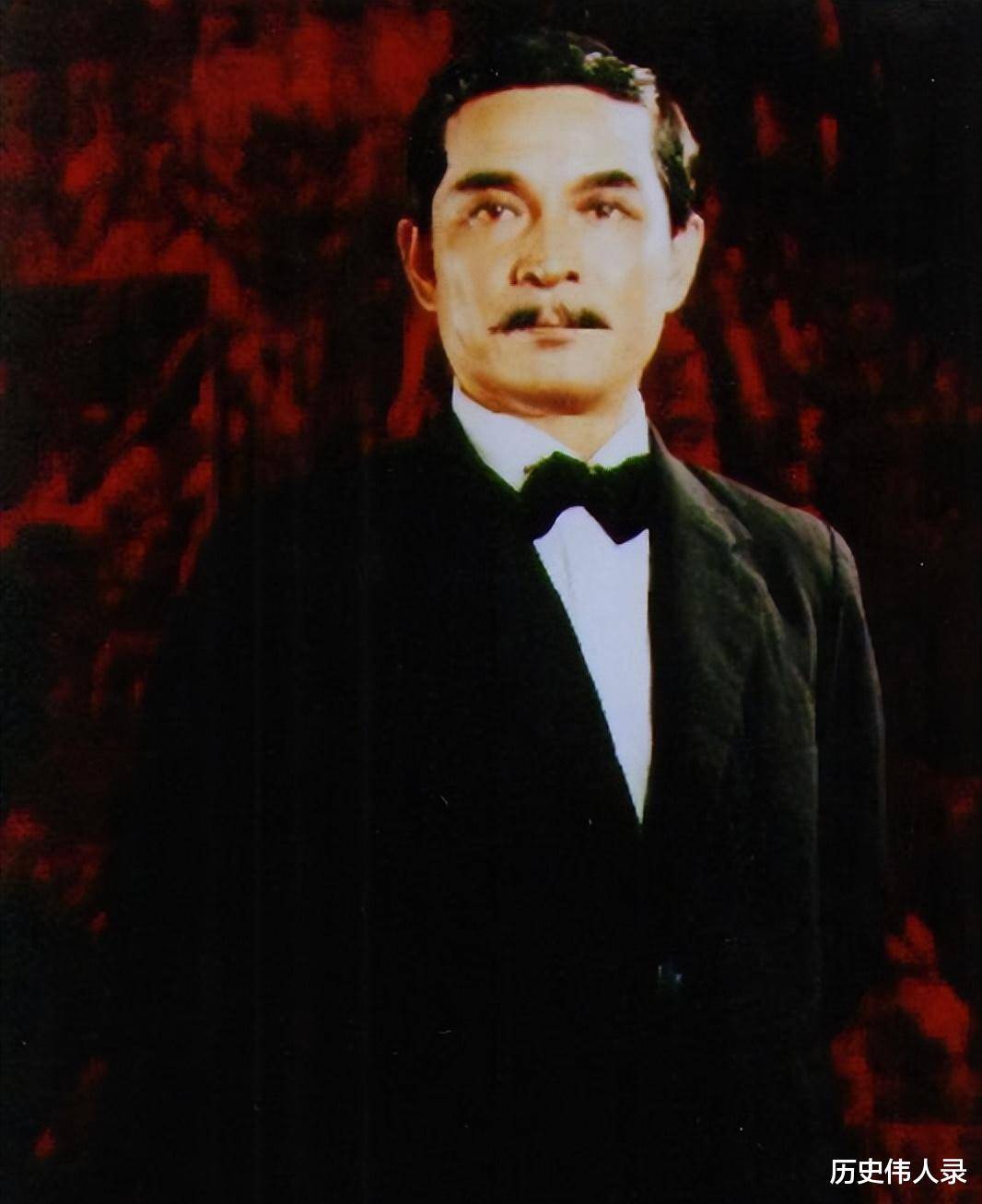 特型演员石维坚演出后,孙中山孙女和他合影,孙维世:不要走捷径