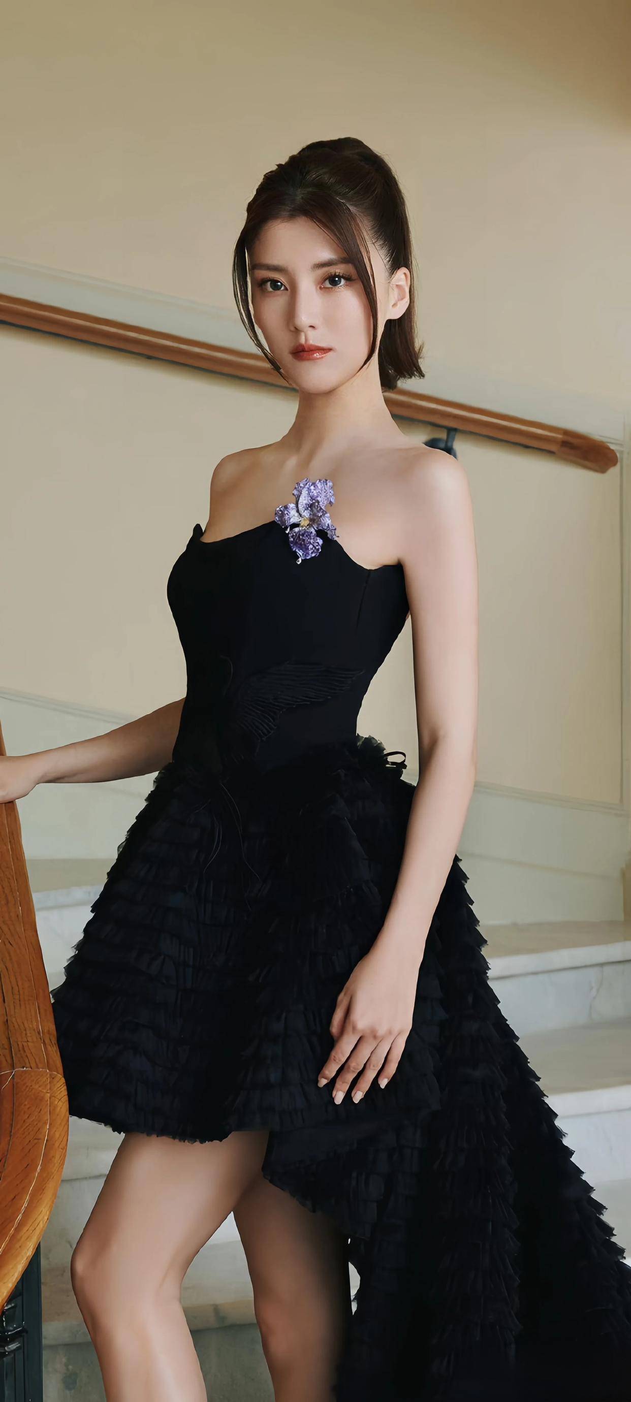 吴千语写真惊艳来袭!身材小巧,前凸后翘 ,极品得不要不要的!